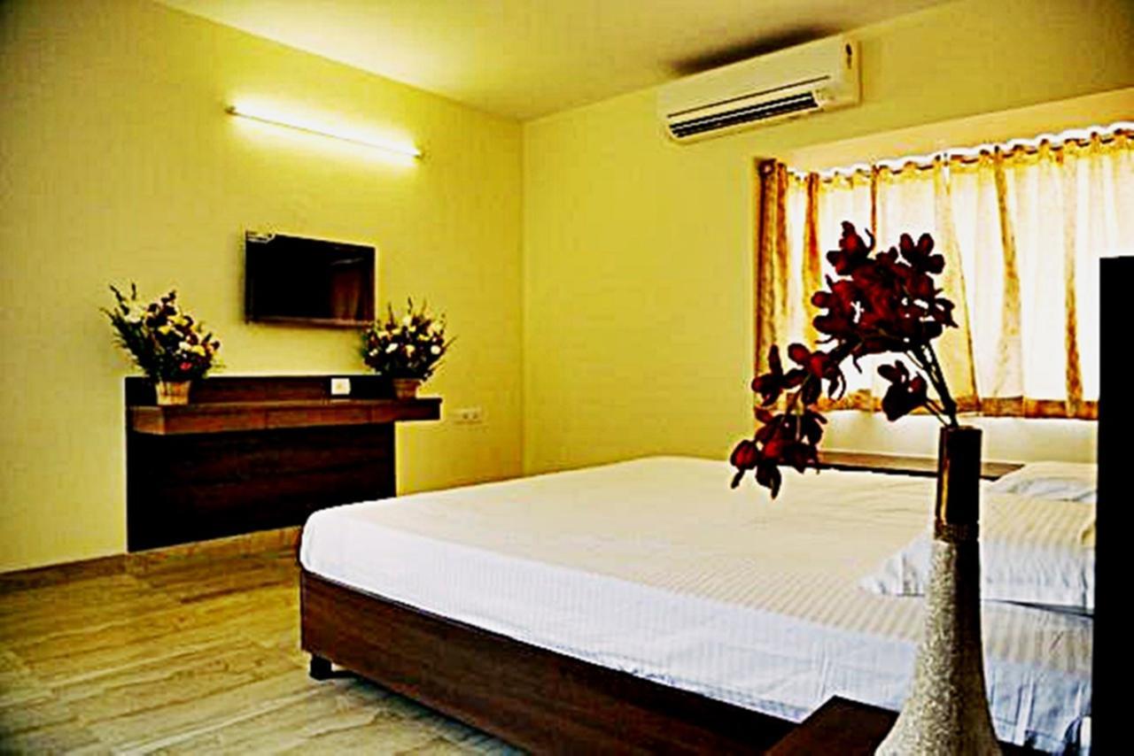 Hotel Mookambika Palace Kolluru Exterior photo